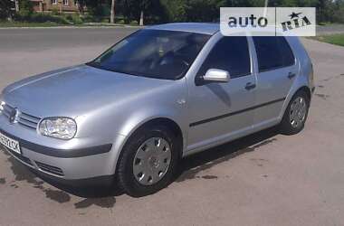 Хетчбек Volkswagen Golf 2002 в Охтирці