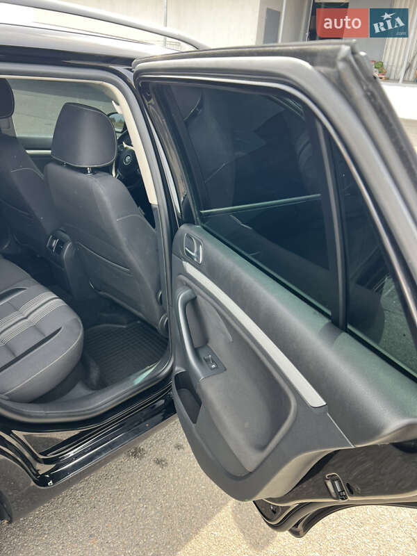 Универсал Volkswagen Golf 2013 в Мукачево