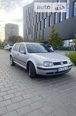 Хетчбек Volkswagen Golf 2002 в Рівному