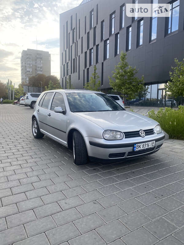 Volkswagen Golf 2002