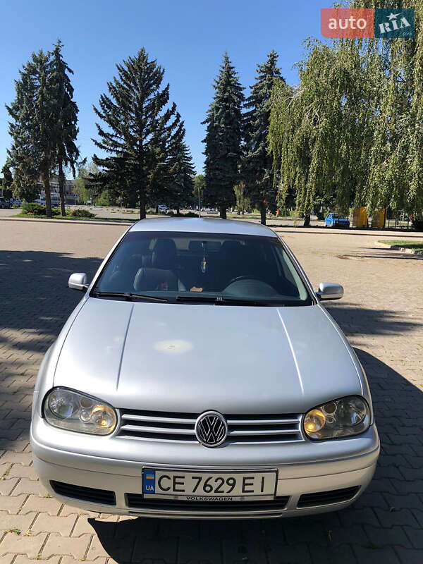 Хэтчбек Volkswagen Golf 2002 в Черновцах
