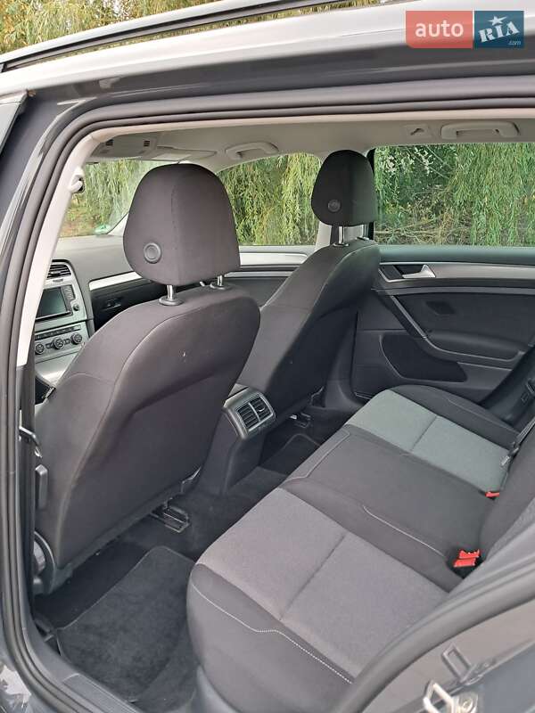 Універсал Volkswagen Golf 2016 в Тернополі