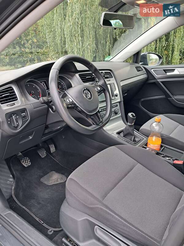 Універсал Volkswagen Golf 2016 в Тернополі