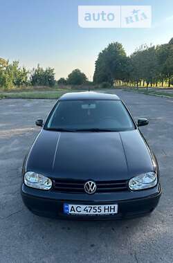 Хэтчбек Volkswagen Golf 2001 в Владимир-Волынском