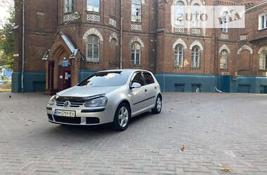 Хетчбек Volkswagen Golf 2004 в Сумах