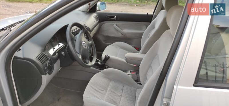 Універсал Volkswagen Golf 1999 в Чернівцях