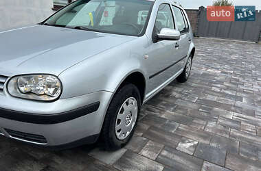 Хэтчбек Volkswagen Golf 2001 в Ровно