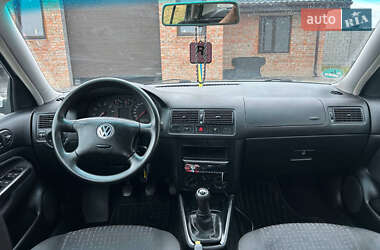 Хэтчбек Volkswagen Golf 2001 в Ровно