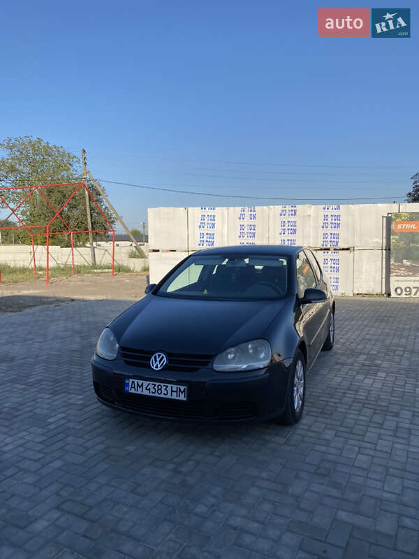 Хетчбек Volkswagen Golf 2003 в Попільні