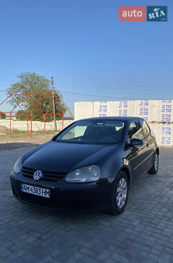 Хетчбек Volkswagen Golf 2003 в Попільні