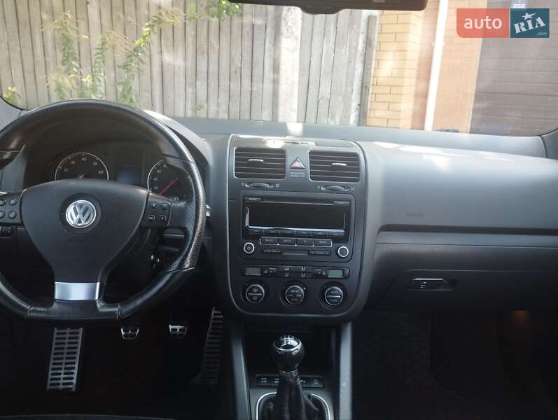 Хэтчбек Volkswagen Golf 2005 в Чернигове