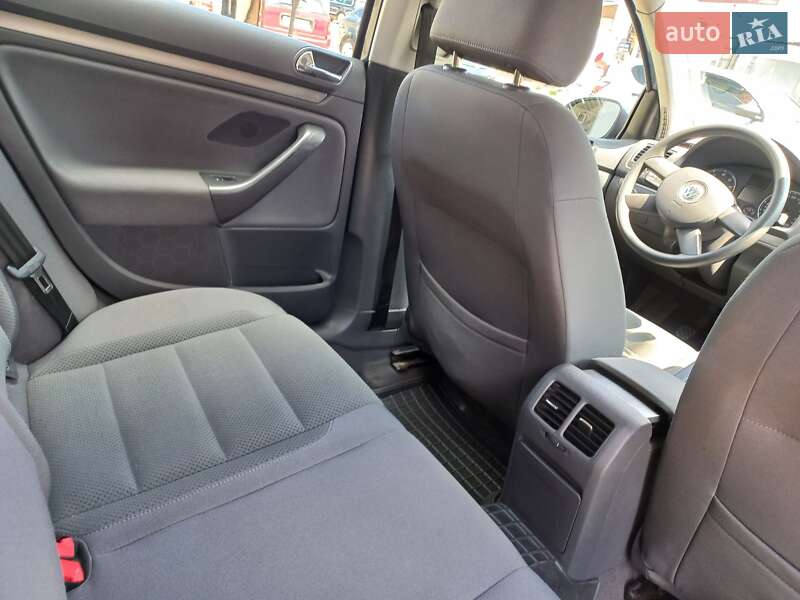 Хэтчбек Volkswagen Golf 2004 в Городке фото 6 Хэтчбек Volkswagen Golf 2004 в Городке