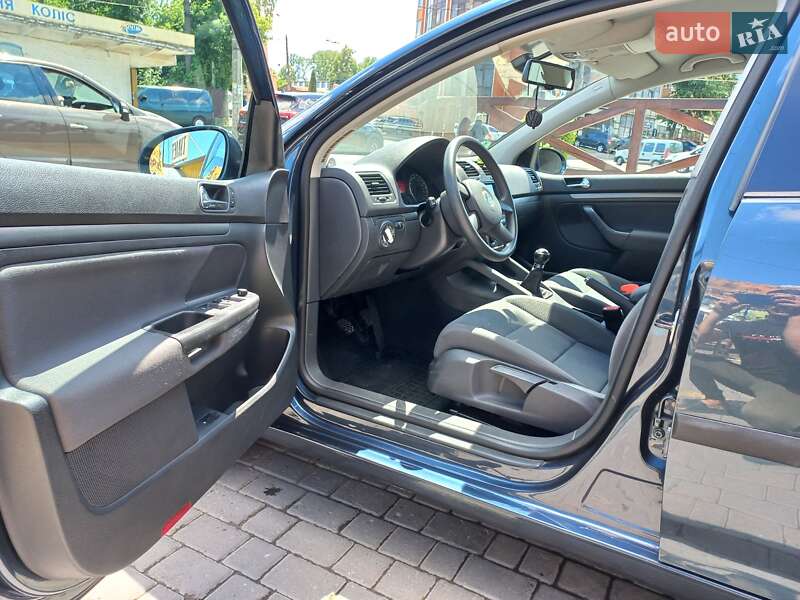 Хэтчбек Volkswagen Golf 2004 в Городке фото 10 Хэтчбек Volkswagen Golf 2004 в Городке