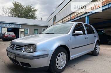 Хетчбек Volkswagen Golf 2001 в Чернігові