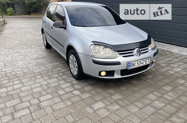 Хетчбек Volkswagen Golf 2006 в Рокитному