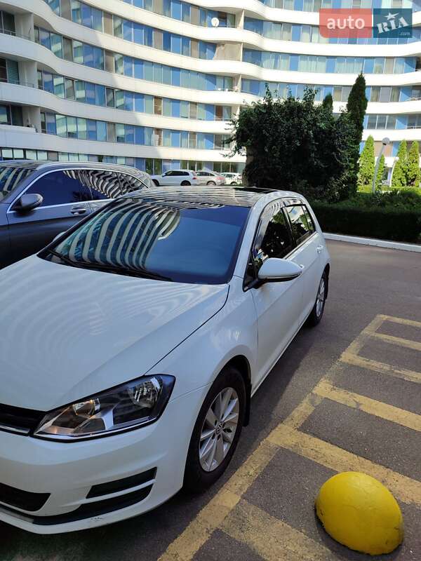 Хетчбек Volkswagen Golf 2015 в Одесі