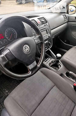 Хэтчбек Volkswagen Golf 2006 в Луцке