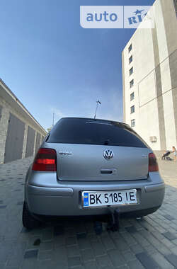 Хетчбек Volkswagen Golf 2002 в Березному