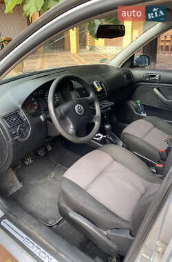 Хэтчбек Volkswagen Golf 2001 в 