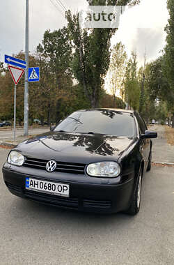 Хэтчбек Volkswagen Golf 2001 в Киеве