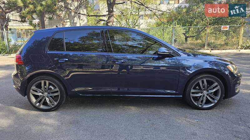Хэтчбек Volkswagen Golf 2015 в Днепре
