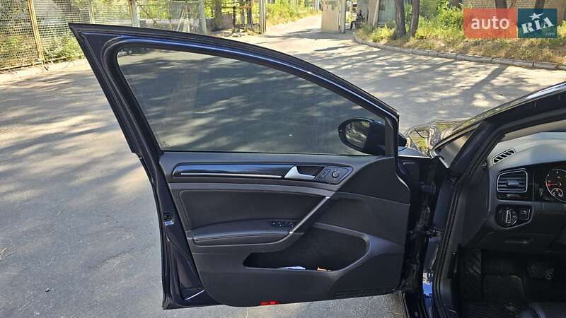 Хэтчбек Volkswagen Golf 2015 в Днепре