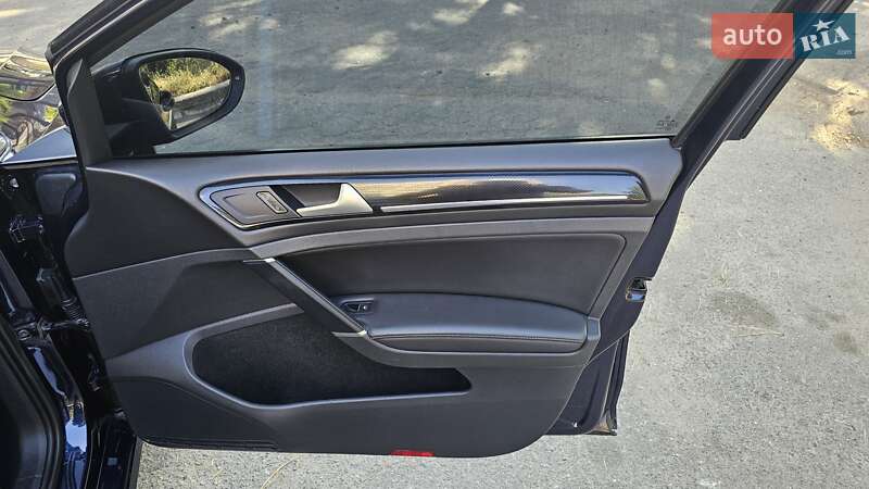 Хэтчбек Volkswagen Golf 2015 в Днепре