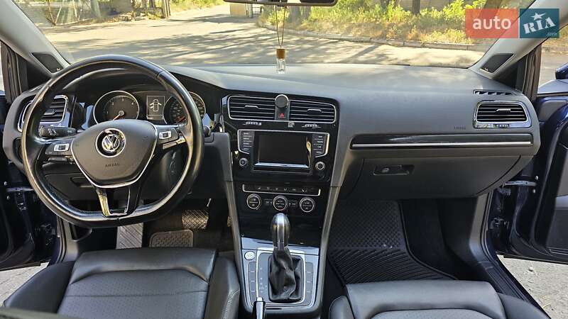 Хэтчбек Volkswagen Golf 2015 в Днепре