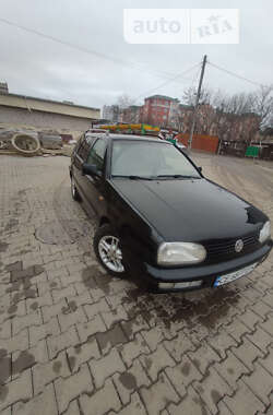 Універсал Volkswagen Golf 1997 в Чернівцях