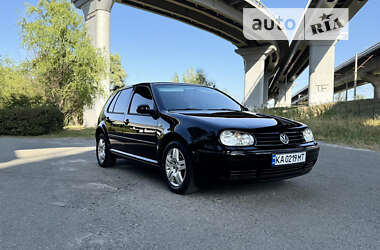 Хэтчбек Volkswagen Golf 2002 в Киеве