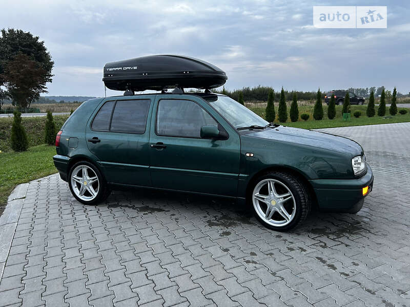 Хэтчбек Volkswagen Golf 1996 в Оброшином