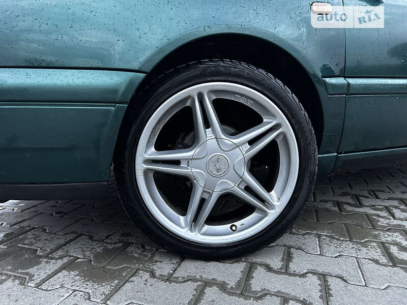 Хэтчбек Volkswagen Golf 1996 в Оброшином
