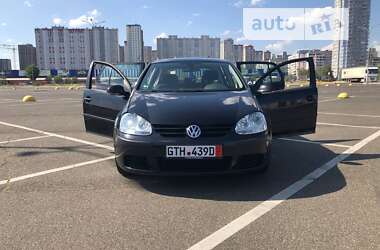 Хетчбек Volkswagen Golf 2004 в Києві