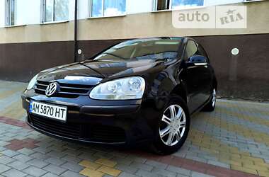 Хетчбек Volkswagen Golf 2005 в Звягелі