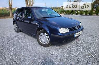 Хетчбек Volkswagen Golf 2002 в Рівному