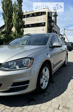 Универсал Volkswagen Golf 2015 в Днепре