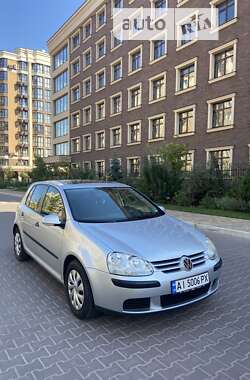 Хэтчбек Volkswagen Golf 2005 в Киеве