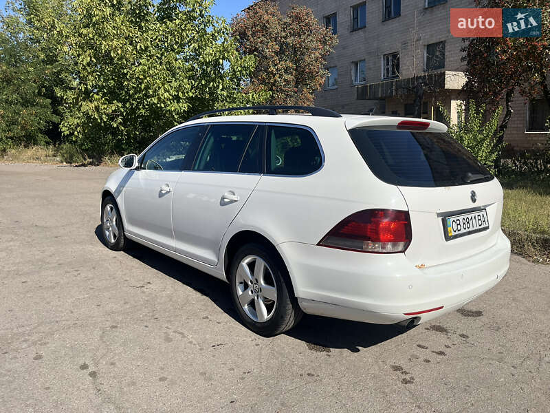 Універсал Volkswagen Golf 2011 в Чернігові