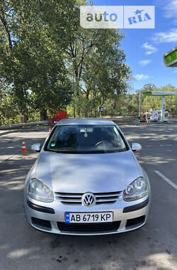 Хетчбек Volkswagen Golf 2004 в Вінниці