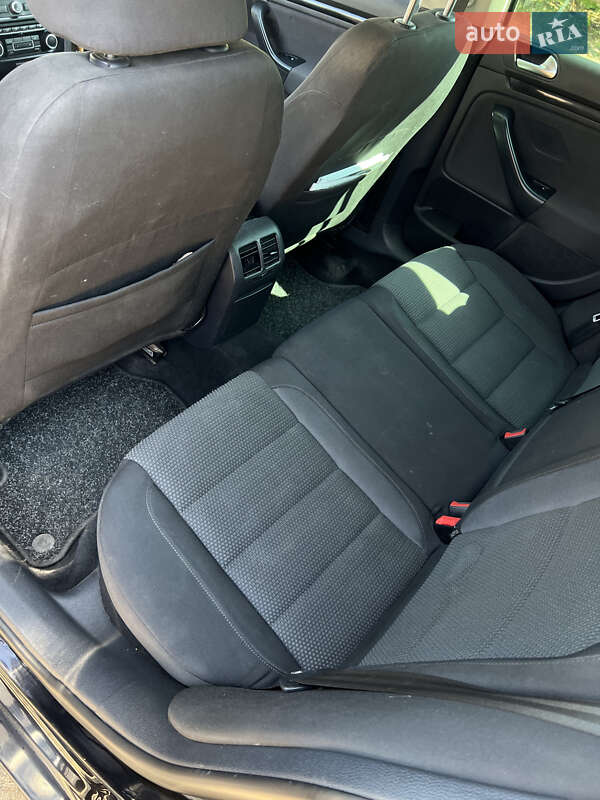 Універсал Volkswagen Golf 2011 в Коротичу