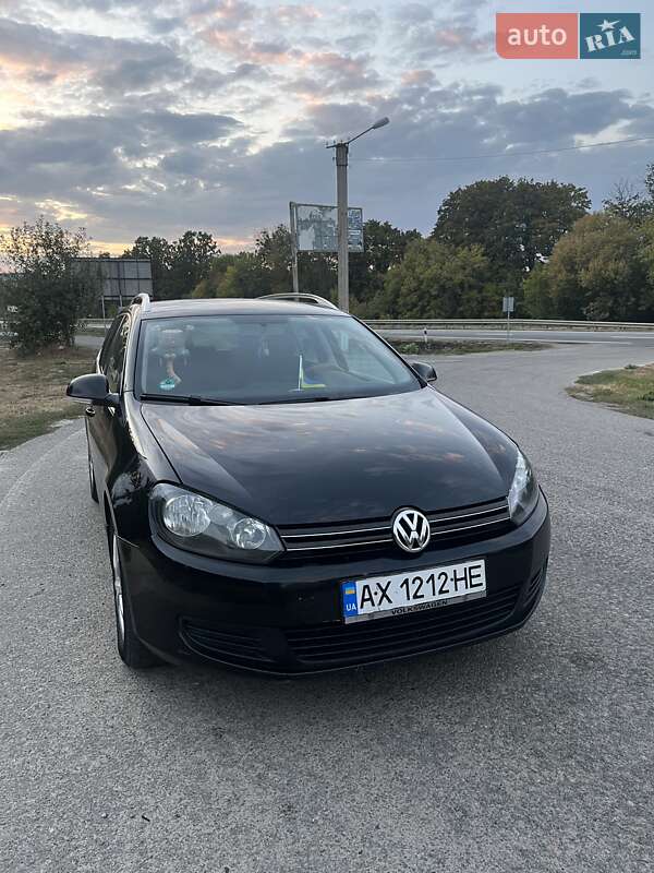 Універсал Volkswagen Golf 2011 в Коротичу