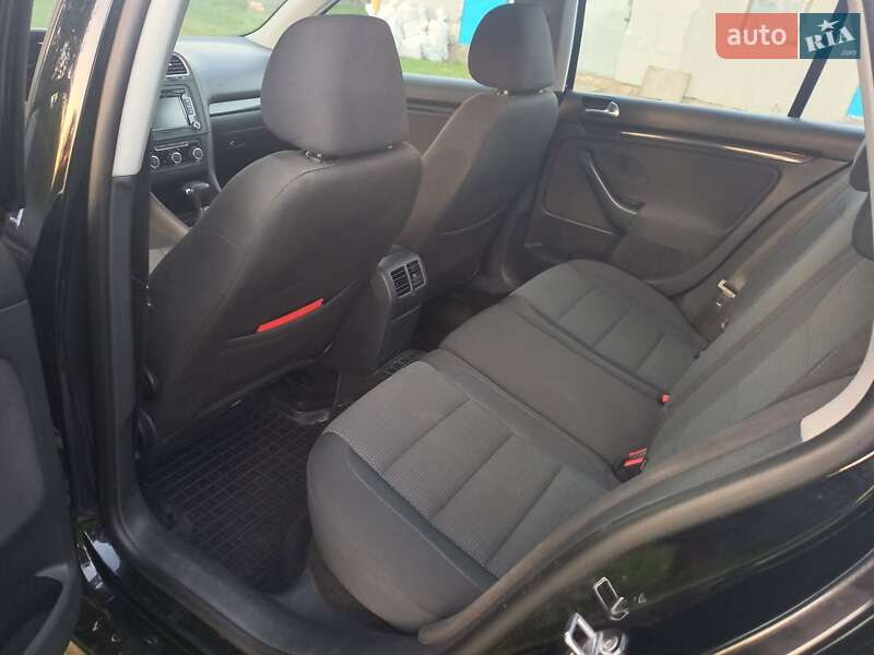 Универсал Volkswagen Golf 2011 в Киеве