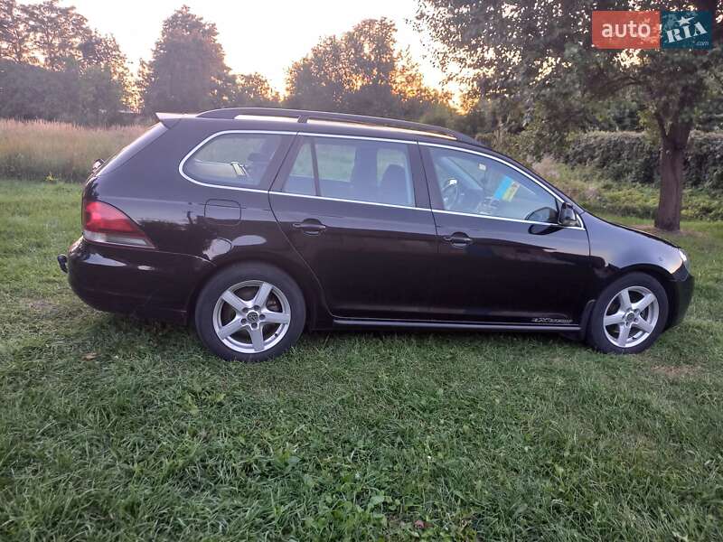 Универсал Volkswagen Golf 2011 в Киеве