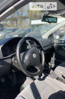 Хэтчбек Volkswagen Golf 2004 в Луцке