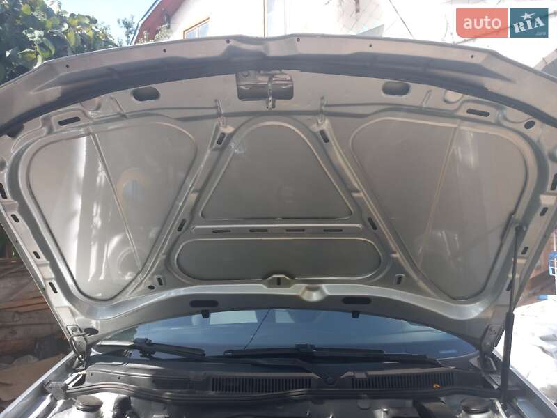 Універсал Volkswagen Golf 2004 в Ємільчиному