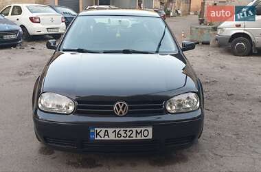 Хэтчбек Volkswagen Golf 2000 в 