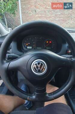 Хэтчбек Volkswagen Golf 2000 в 