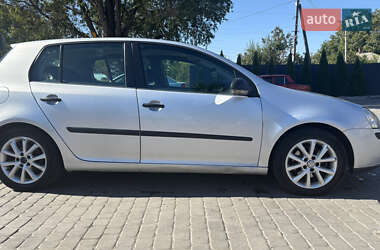 Хетчбек Volkswagen Golf 2006 в Новомосковську