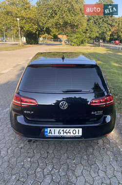 Хэтчбек Volkswagen Golf 2012 в 