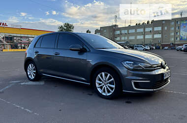 Хетчбек Volkswagen Golf 2017 в Житомирі